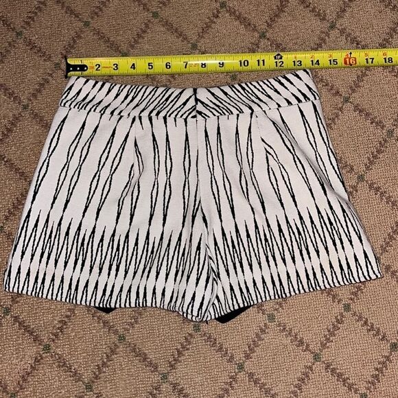 Design lab white striped skort w crossover flap NWOT S - Picture 3 of 8